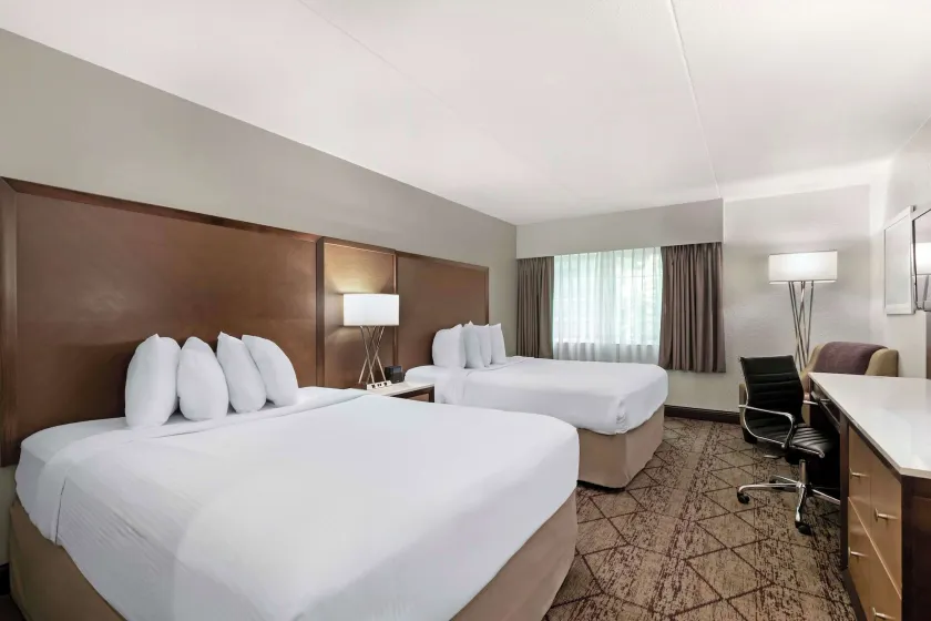 Best Western Plus Longbranch Hotel & Convention Center - Image 1