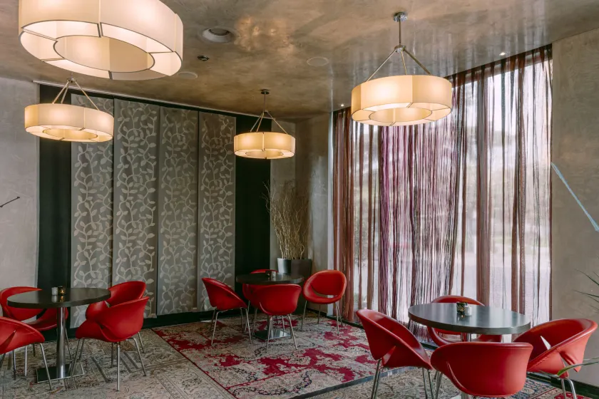 Cosmopolitan Hotel - Image 1
