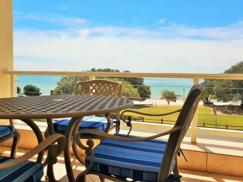 'Goldwater on Beach' - 3 Bedroom Beachfront with Balcony & BBQ - Sleeps 6 - Image 1
