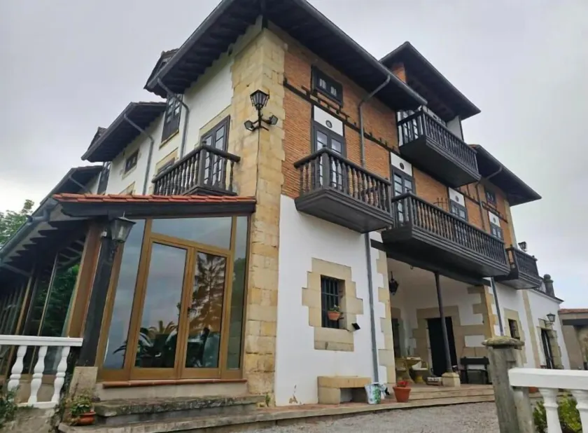 Hotel Palacio La Casona de Cerrazo - Image 1