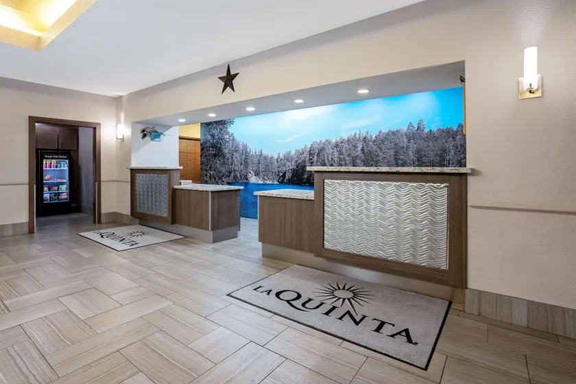 La Quinta by Wyndham Conroe - Hall