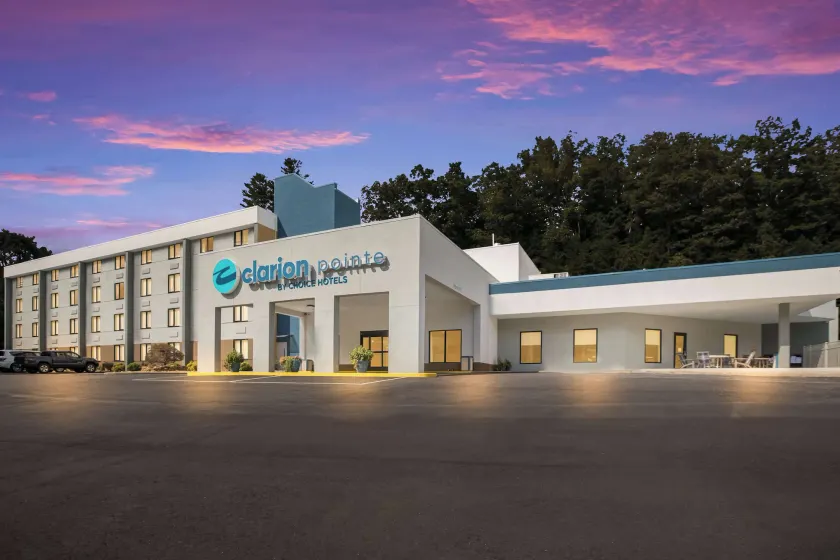 Clarion Pointe Sylva near Cherokee Area - Image 1