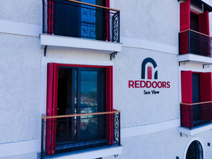 Reddoors Suites Sea View - Image 1