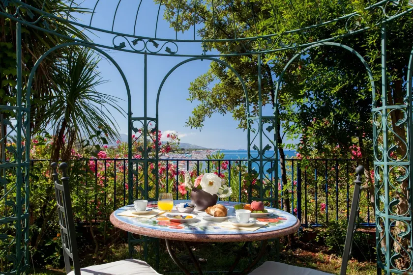 Grand Hotel De Rose - Image 1
