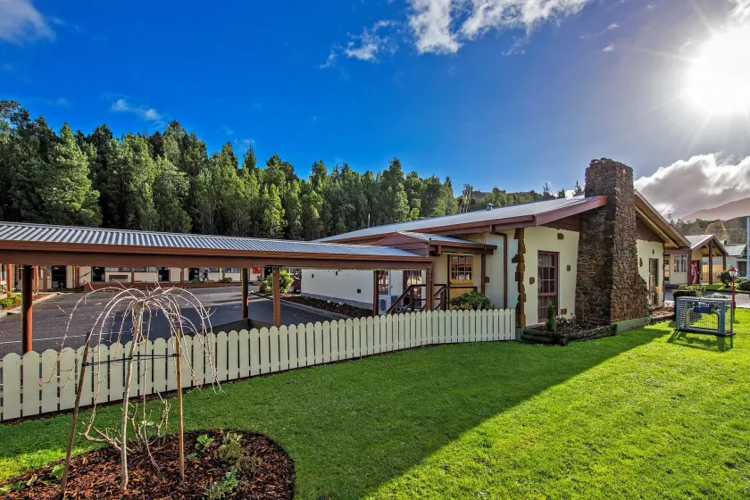 Gold Rush Inn - Image 1