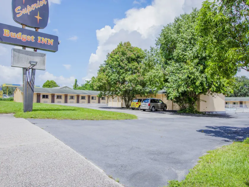 OYO Superior Budget Inn Bartow - Image 1