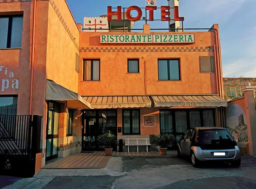 Rosa Hotel - Image 1