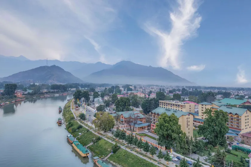 Radisson Collection Hotel & Spa, Riverfront Srinagar - Image 1