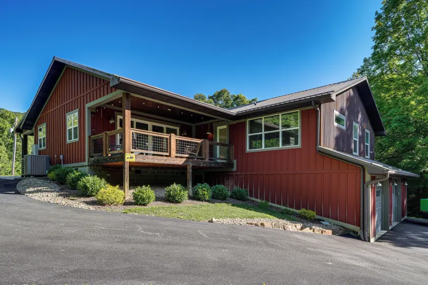 Group-friendly Kingsport Home w/ Game Room, Decks! - Image 1