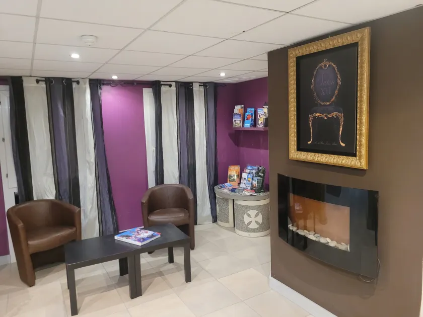 Hôtel Le Cosy Blois Villebarou - Image 1