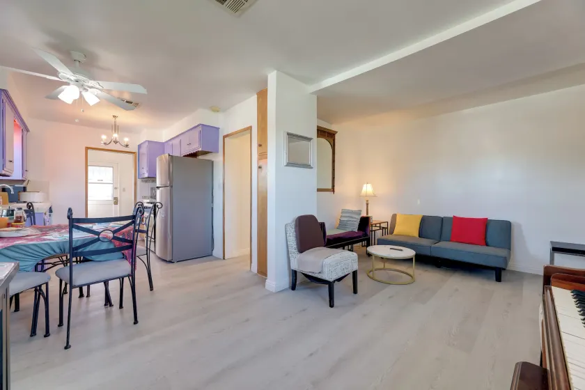Centrally Located in Socal! Home Close to Highways - Image 1