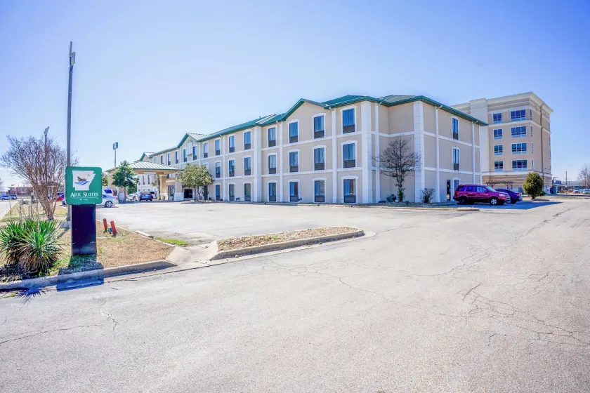 Ark Suites By OYO Jonesboro I-555 - Image 1