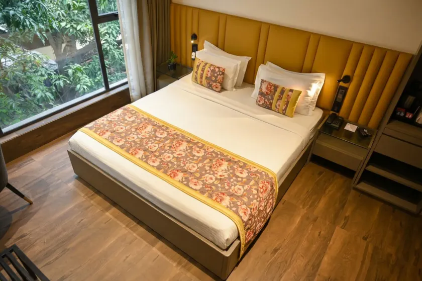 Urvi Banquets & Guest House - Image 1