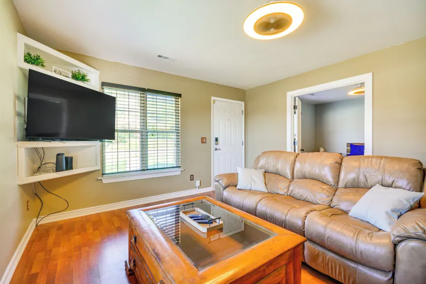 2 Mi to Dtwn Greensboro: Pet-friendly Retreat! - Image 1