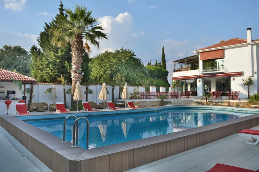 Pidasus Hotel - Image 1