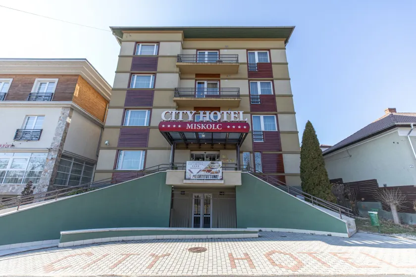 City Hotel Miskolc - Image 1