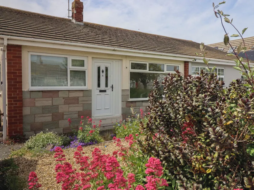 6 Bastion Close - Image 1