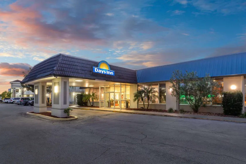 Days Inn by Wyndham Titusville Kennedy Space Center - Image 1