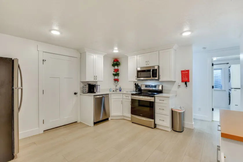 Sleek & Modern Morgan Abode: Great for Families! - Innvendig