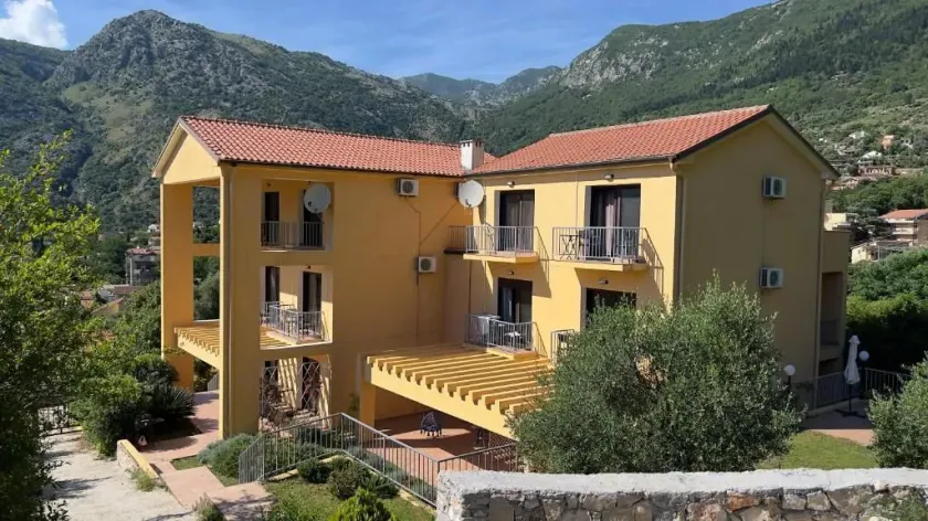 Villa Risan Apartments - Image 1