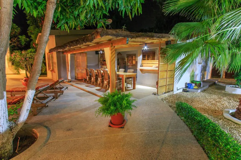 B & B Teranga Warang - Image 1