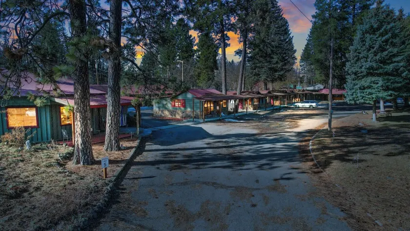 Cedar Village Motel - Image 1