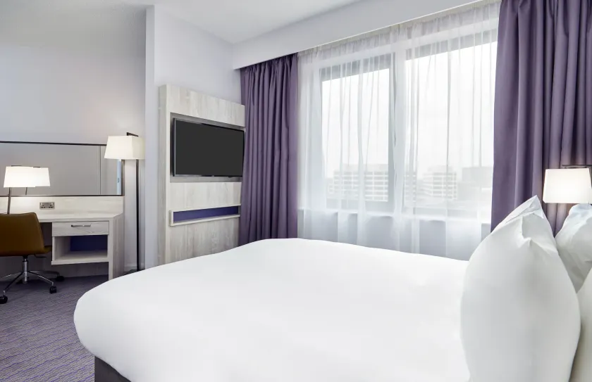 Leonardo Hotel Swindon - Image 1