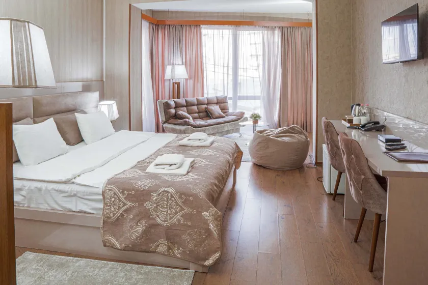Pino Vere Palace Hotel - Image 1