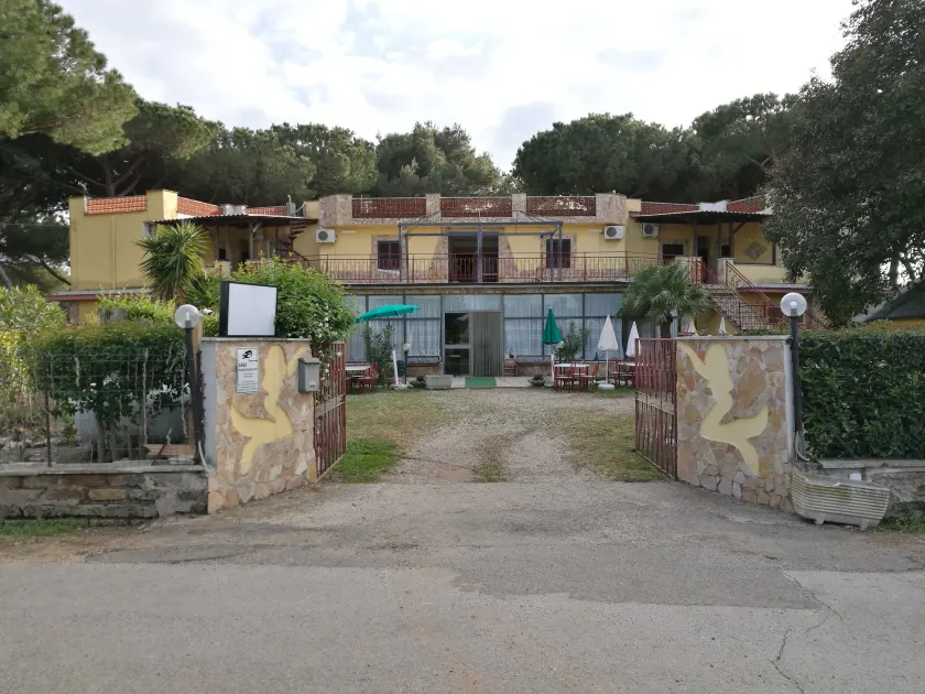 Hotel Paradiso - Image 1