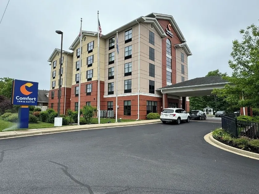 Comfort Inn & Suites Lexington Park near Pax River - Image 1