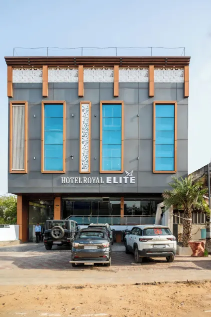 Hotel Royal Elite - Image 1