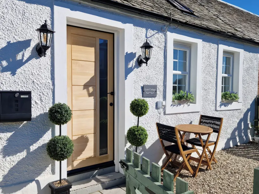 Lyne Cottage, The Retreat - Image 1