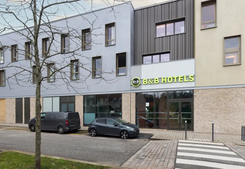 B&B HOTEL Versailles Rocquencourt - Image 1