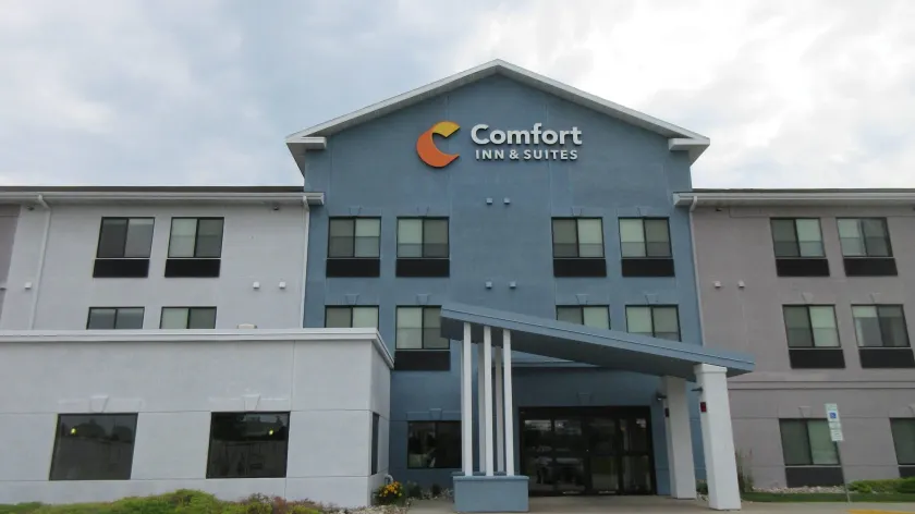 Comfort Inn & Suites Grand Forks near Alerus Center - Image 1