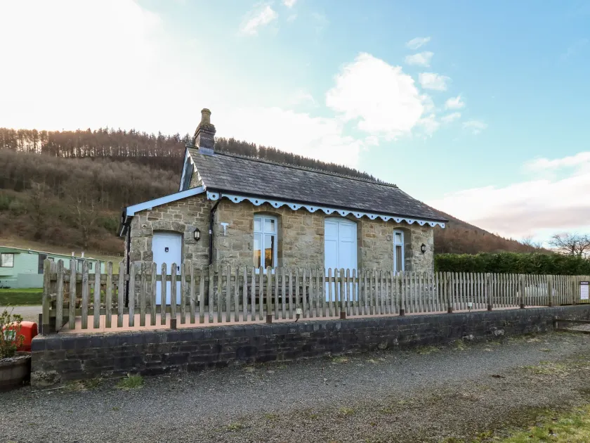 Railway Station Cottage - Image 1