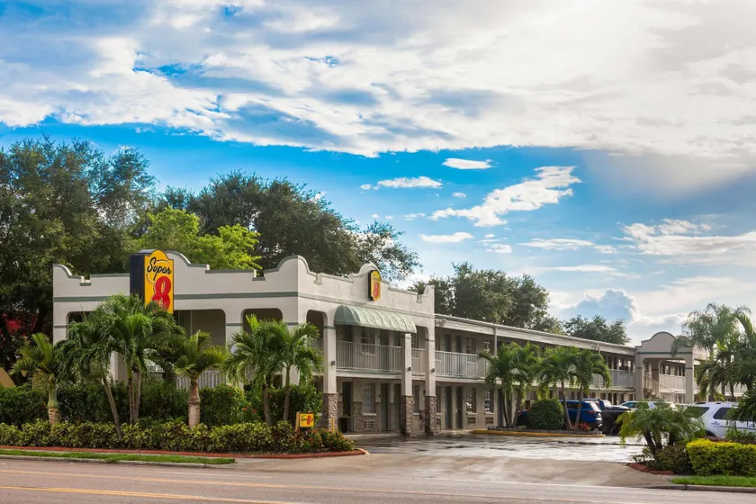 Super 8 by Wyndham Bradenton Sarasota Area - Image 1