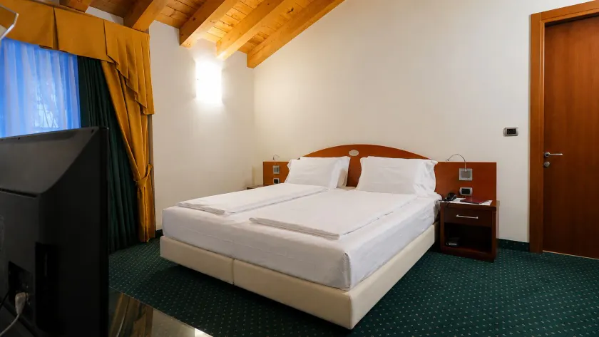 Hotel Capri Bardolino 3S - Image 1