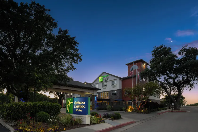 Holiday Inn Express Hotel & Suites - Paso Robles by IHG - Image 1