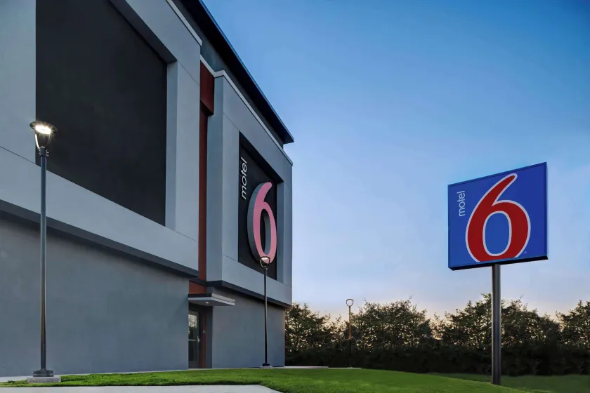 Motel 6 Dallas, TX Methodist Charlton Medical Ctr - Image 1