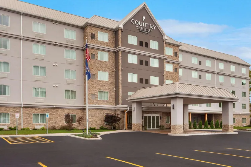 Country Inn & Suites by Radisson, Buffalo South I-90, NY - Image 1