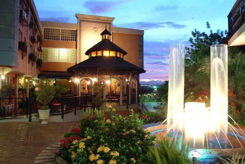 Platino Hotel & Casino - Image 1