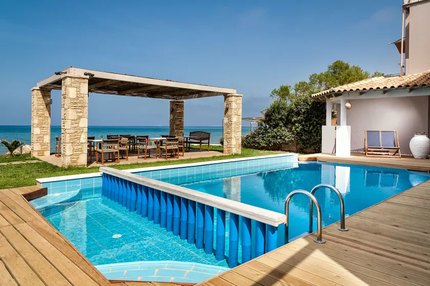 The Mini Beach Hotel - Image 1