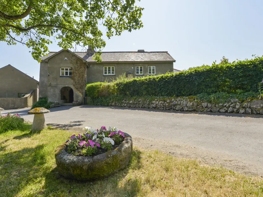 Twelve Oaks Farmhouse - Image 1