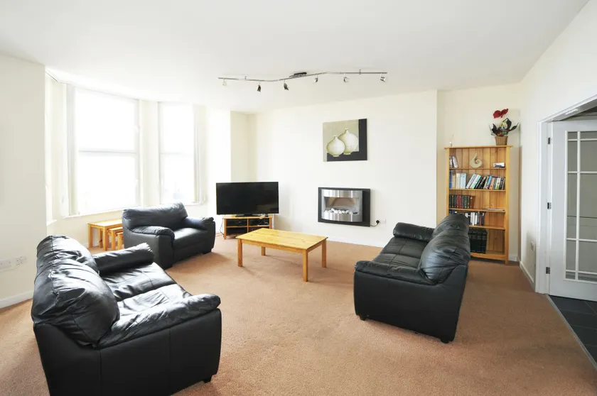 Cunard Apartments - Image 1