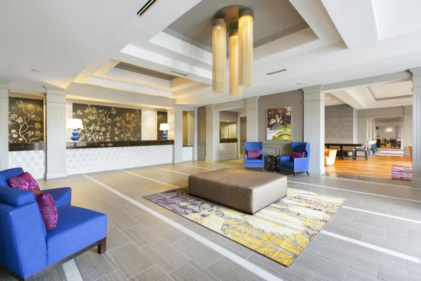 DoubleTree by Hilton Hotel Savannah Historic District - Image 1