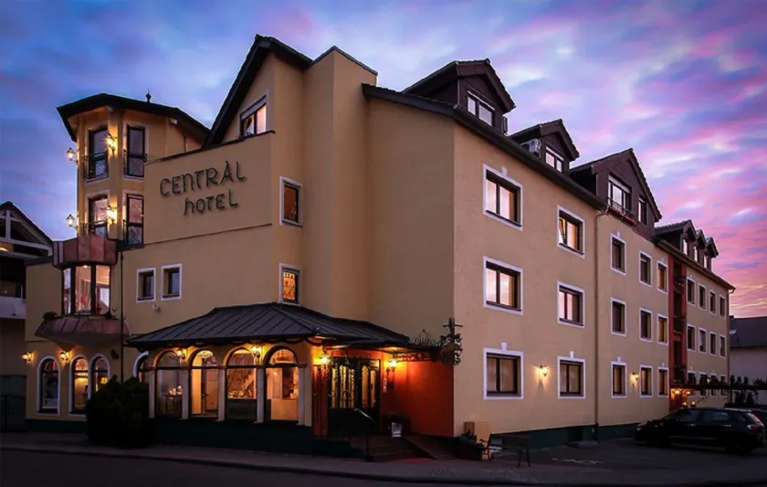 Hotel-Restaurant Central am Königshof - Image 1