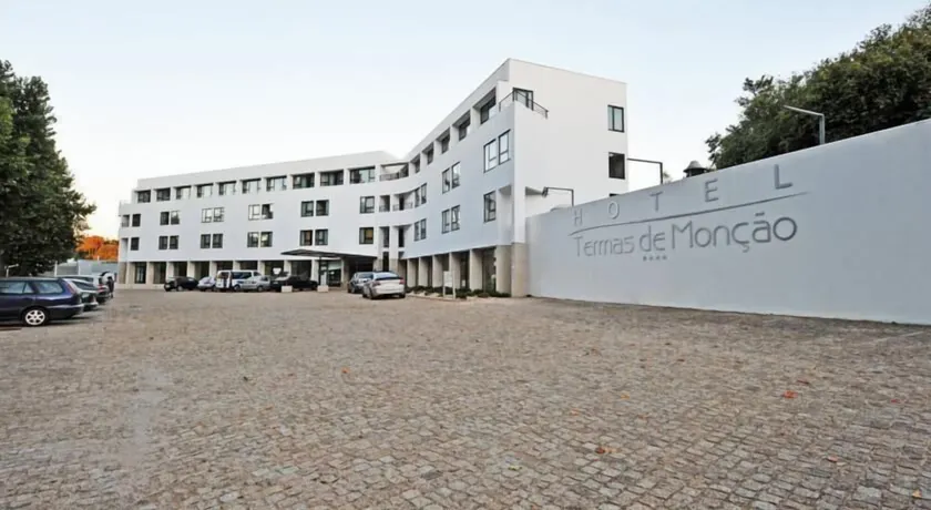 Hotel Bienestar Termas de Moncao - Image 1