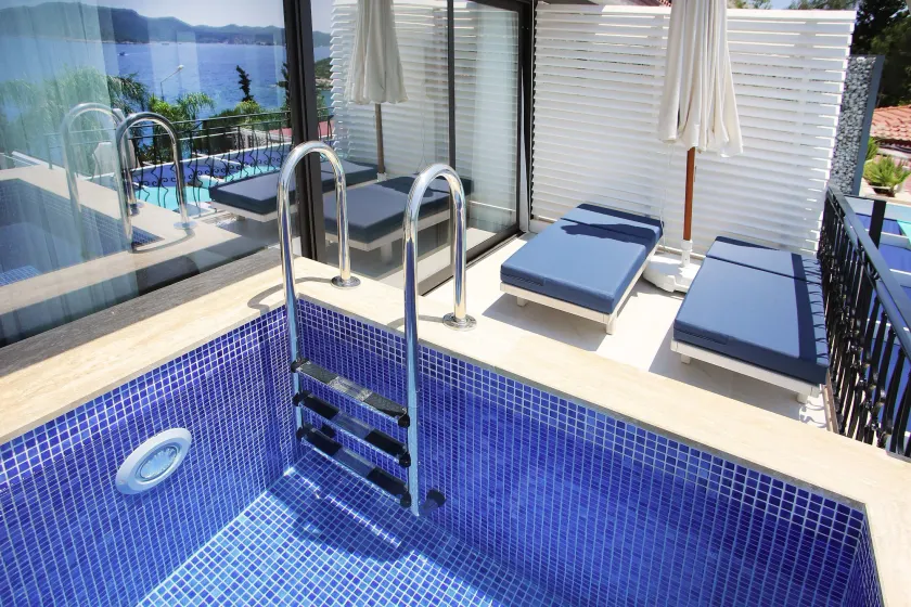 Nur Beach Hotel - Image 1