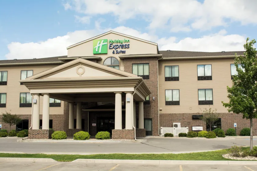 Holiday Inn Express & Suites - Mason City by IHG - Image 1