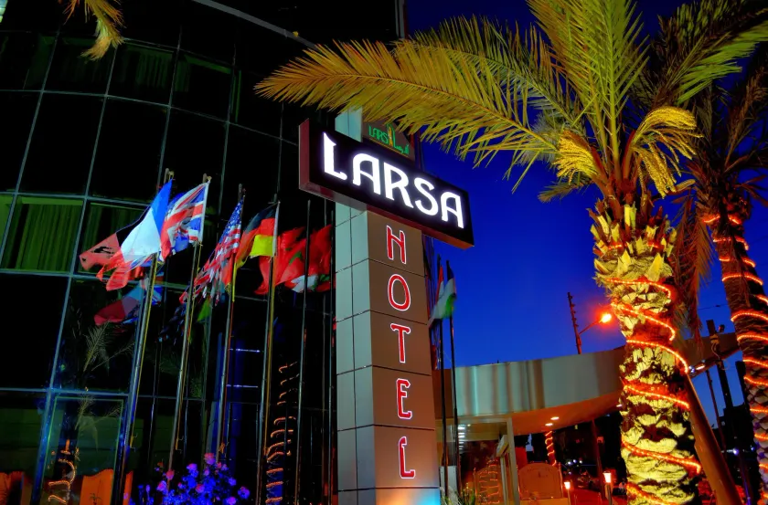Larsa Hotel - Image 1